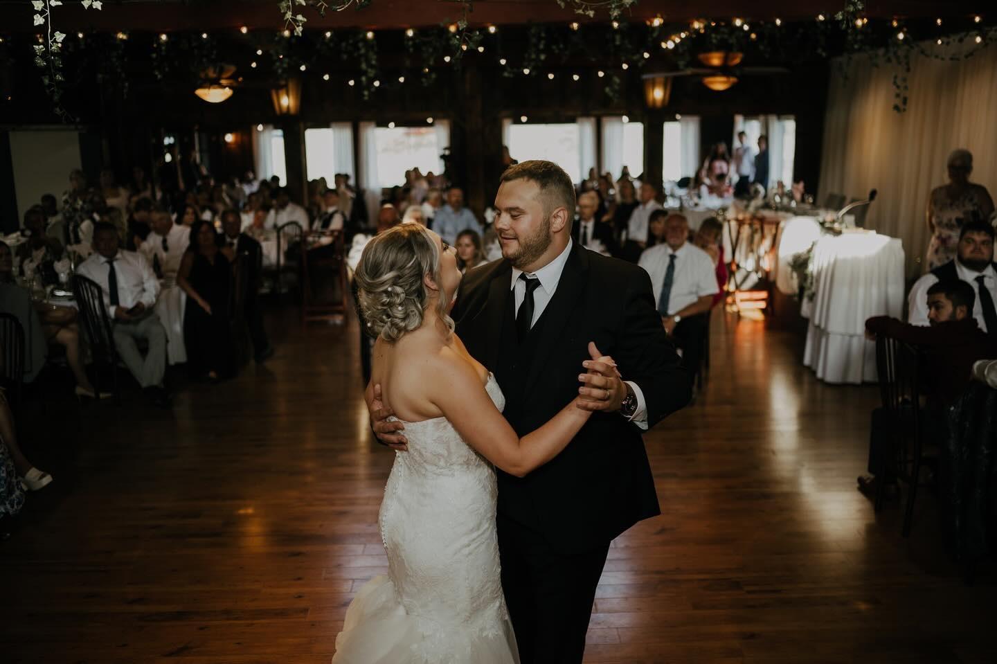 Beechwood Golf & Social House in Niagara: A Glimpse into Kennedey & Christopher's Magical Wedding Day